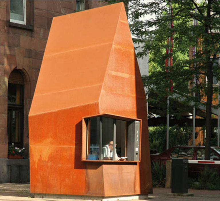 svaerm agentur fuer digitale kommunikation frankfurt ostend 768x700