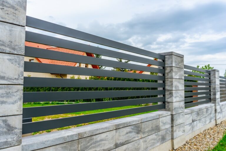 Aluzaun CORE base mit 50 mm Abstand 768x513