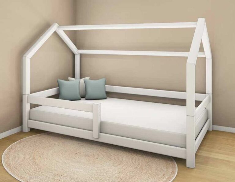 Einzellbett Jasper mit ABS und Hausdach II Buche Kiefer weiss lackiert Dahlhaus massivmoebelshop 768x595