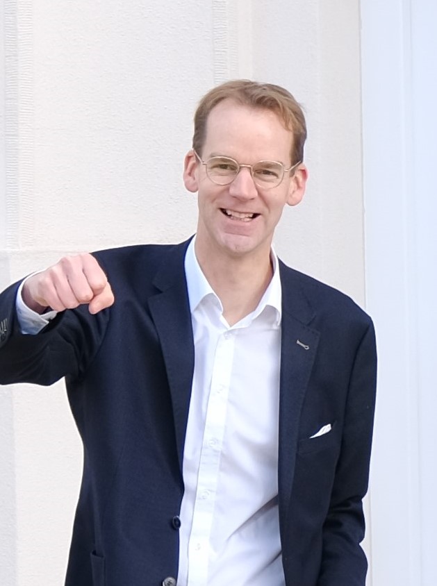 Heiko Kaufmann Immobilienmakler Check Chaka High res focus Kopie