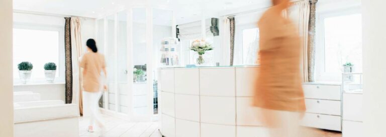 Empfang Praxis Dr. Winterer Guetersloh 768x274