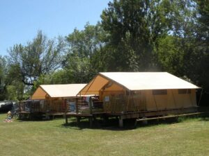 safari lodges glamping 300x225