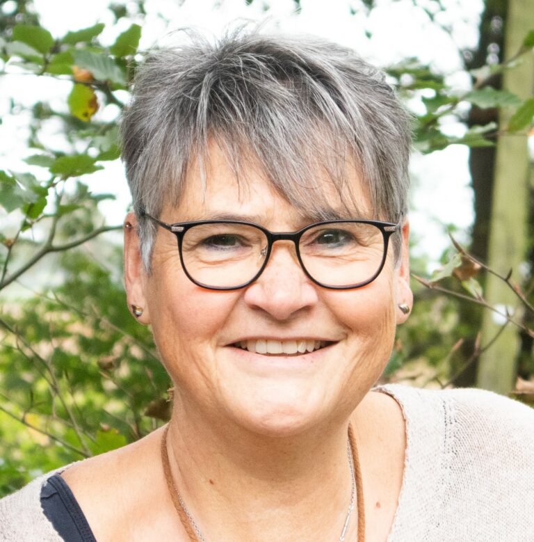 Portraet klein 768x779