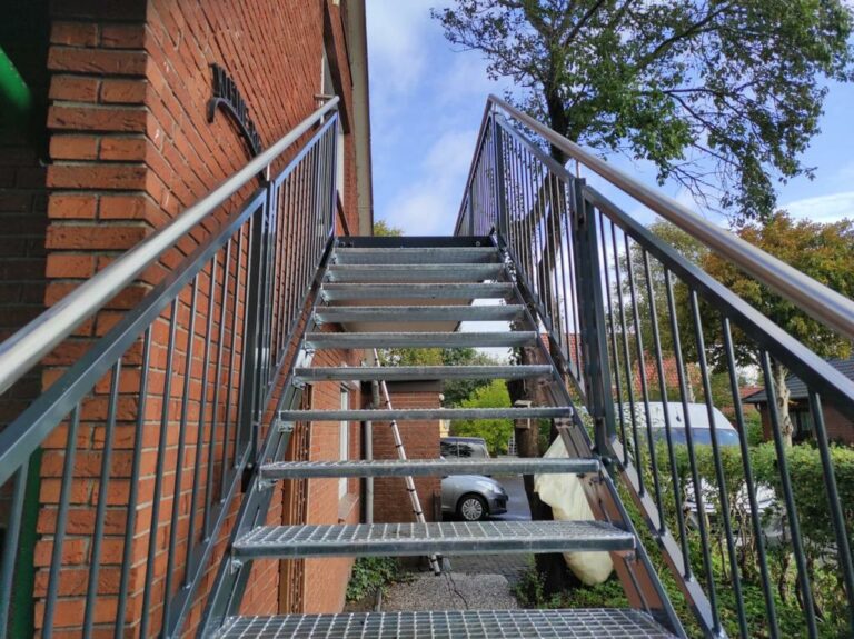 aussentreppe stahl anthrazit 768x575
