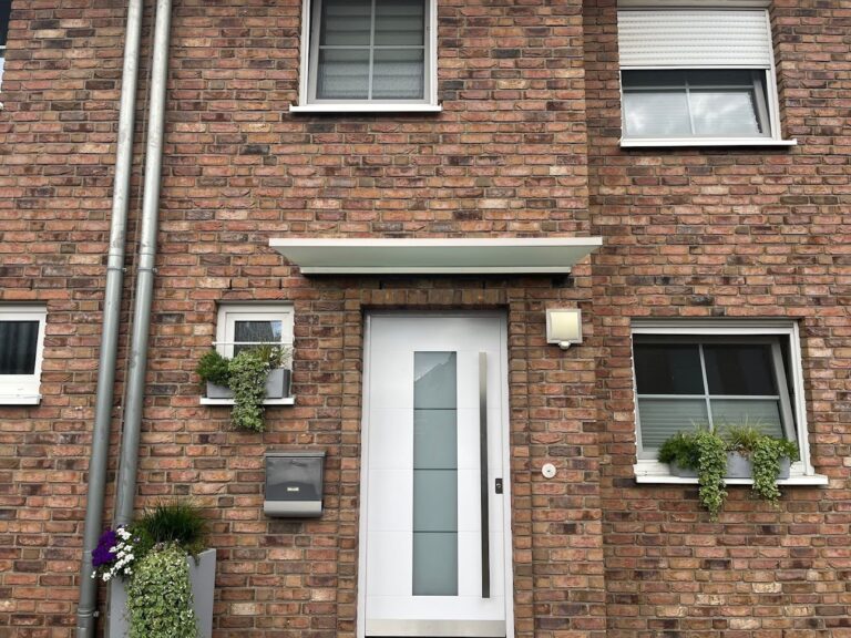 Glasvordach Klemmprofil Milchglas 768x576