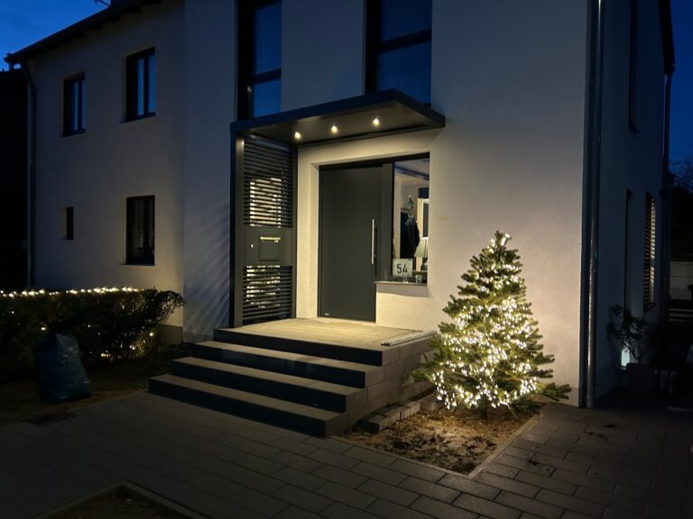 Hauseingang Vordach mit Seitenwand 768x576