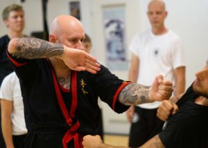 Selbstverteidigung Heidelberg Kids Erwachsene Kinder Selbstbehauptung Selbstbewusstsein Kampfkunst WingChun Kampfsport SV Frauenselbstverteidigung Seminare 300x214