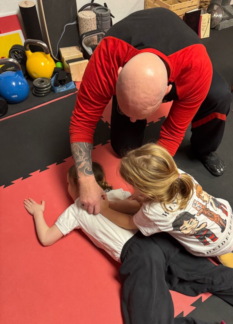 WingChun kampfkunst kinder kampfsport disziplin selbstvertrauen heidelberg beste effektiv kravmaga hebel sifu andrej johann 768x1070